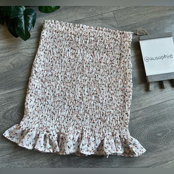 blāshe Dresses & Skirts - Blāshe mini floral smocked shirred fitted ruffle hem romantic mini skirt. Size S
